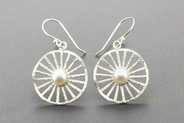 Crown & pearl earring - silver - Makers & Providers