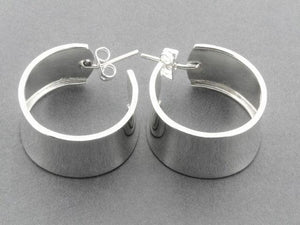 clean concave earring hoop stud