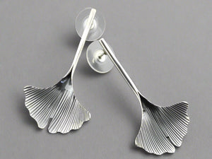 oxidized silver ginkgo leaf earring