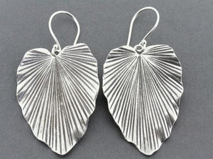 Scalloped striped drop earring - pure silver - Makers & Providers