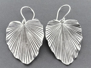 Scalloped striped drop earring - pure silver - Makers & Providers