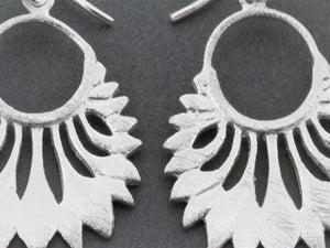 Diva feather drop earring - Makers & Providers