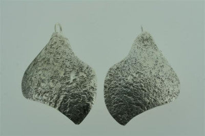 textured convex curve earring - Makers & Providers
