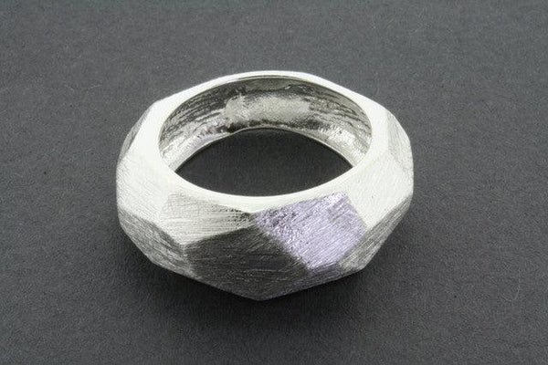 narrow faceted scratched ring - Makers & Providers